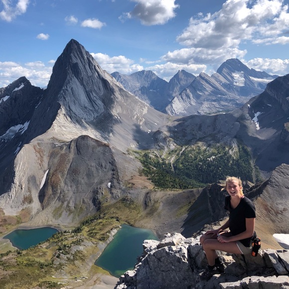 Meet your Posher, Mikayla - Picture 1 of 1